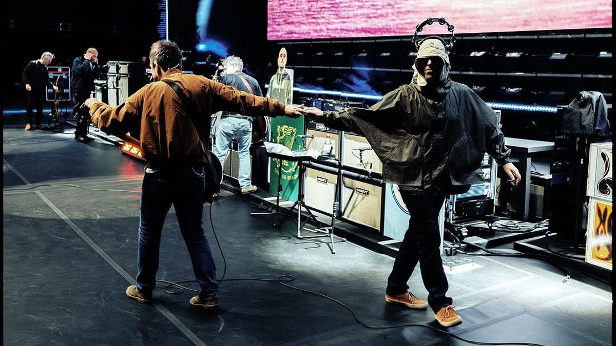 Kibordis Tur Oasis Beberkan Hubungan Liam dan Noel Gallagher di Belakang Panggung