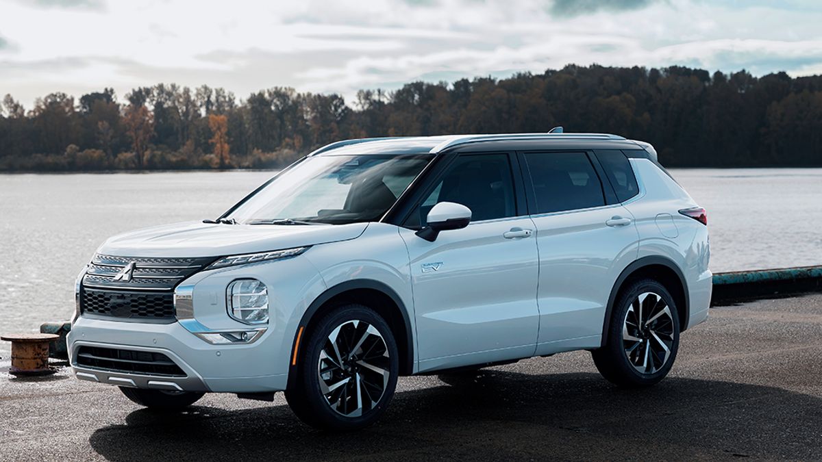 Mitsubishi Plans To Present PHEV Facelift Outlander, Paving October