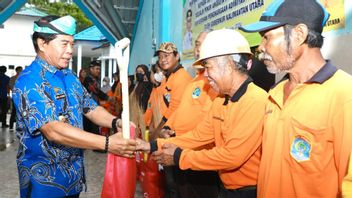 Le gouvernement provincial de Kaltara remet une assistance matérielle au prix Adiwiyata à Tarakan