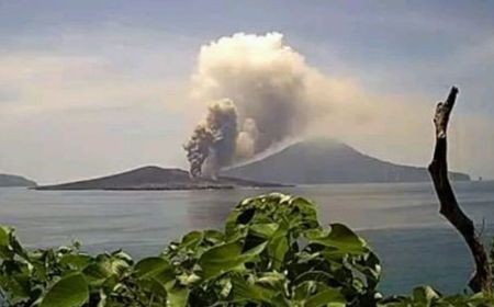 Nelayan Pandeglang Dilarang Mendekat ke Sekitaran Anak Krakatau yang Sedang Aktif