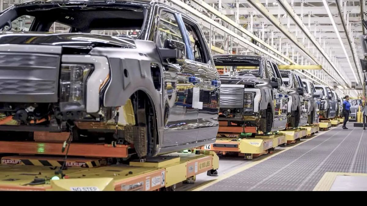 Tiru Toyota, Ford Kini Lebih Fokus Produksi Kendaraan Hybrid