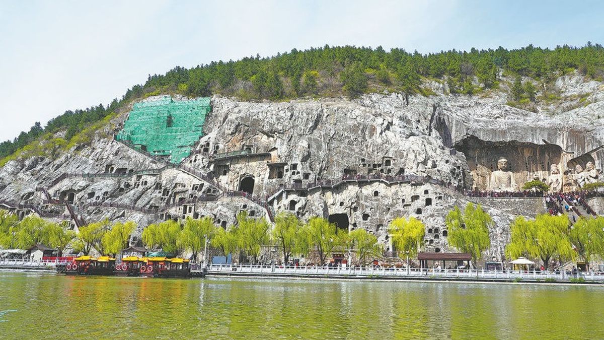 中国龙门洞发现隐藏的钻石丝绸雕刻
