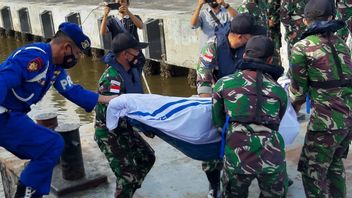Evakuasi Korban KM United di Pulau Berhala, TNI AL Angkat Dua Jenazah ABK
