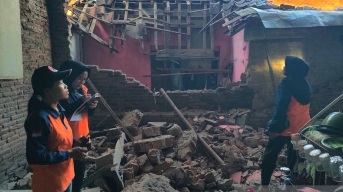 BNPB يعد ملجأ لضحايا الزلزال في باتانج ، جاوة الوسطى