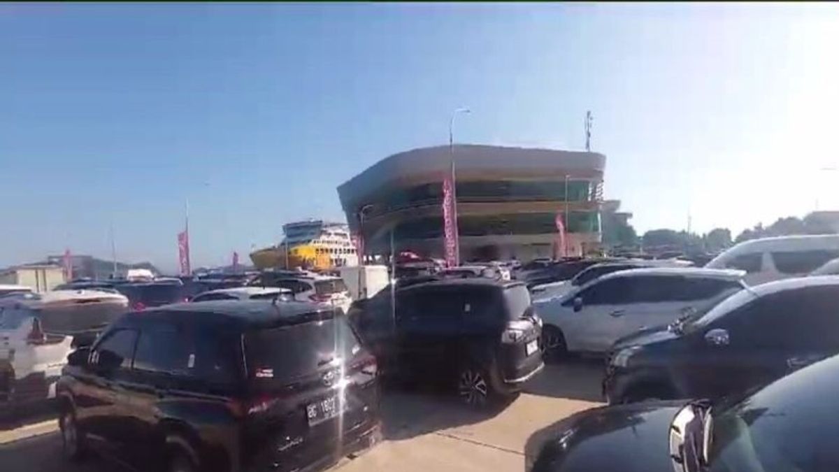 Bakauheni Port Crowded With Vehicles Ahead Of The Christmas-New Year Holiday