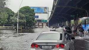 Aliran Kali Sunter Meluap, Jalan Ahmad Yani Pulogadung Terendam Banjir Setinggi 50 Sentimeter
