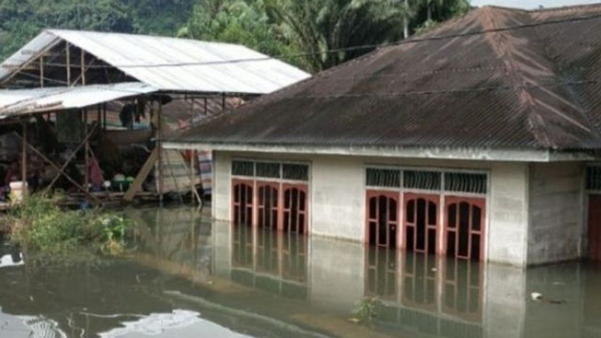 Burst Rain Makes Rivers Meluap, Hundreds Of Houses In South Tapanuli Soak Floods