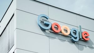 IAW Laporkan Microsoft dan Google ke KPPU, Proyek Chromebook Diduga Kunci Persaingan