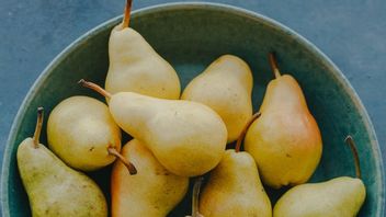 梨の果実、多くの利点を持つ繊維が豊富なフルーツ
