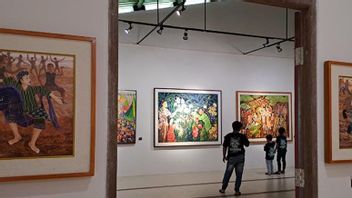 タイの僧侶によって開かれ、17人のマゲラン-ジョグジャカルタアーティストがボロブドゥール寺院エリアで展示会を開催しました