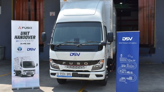 En soutien à la logistique écologique, KTB a remis un eCanter à un partenaire stratégique