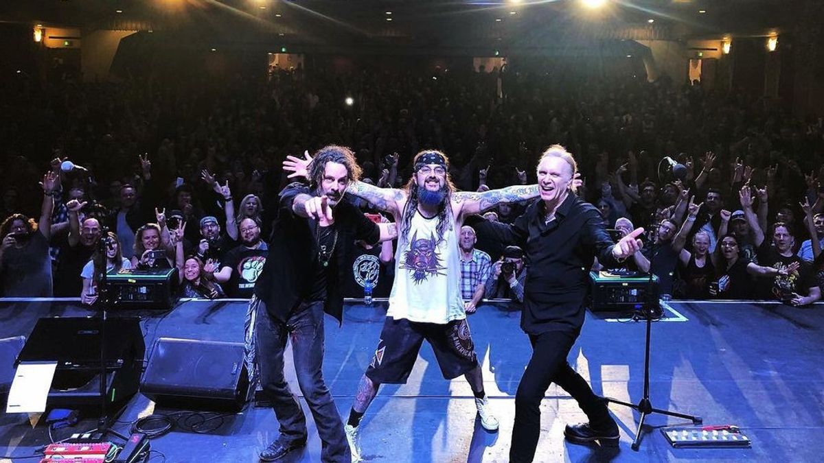 The Winery Dogs Release Video Clip Breakthrough