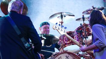  3,5 Tahun Berlalu, Adik Neil Peart Bercerita tentang Kematian Sang Drumer