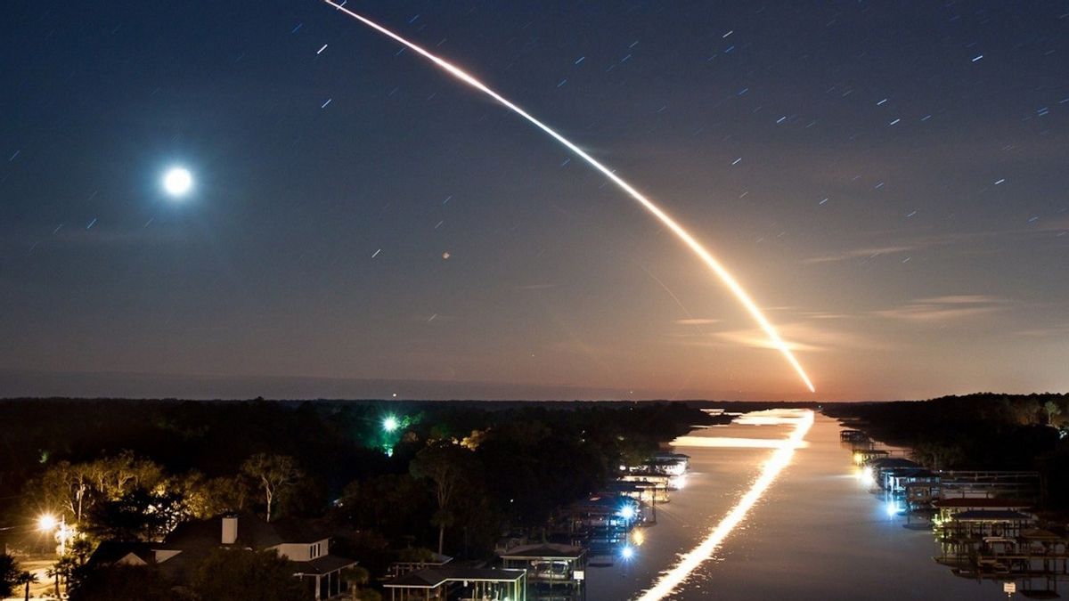 Look To The Sky To Observe The Meteor Shower Phenomenon