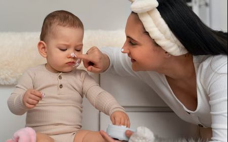 Cara Memilih Pelembab untuk Bayi dengan Kulit Sensitif