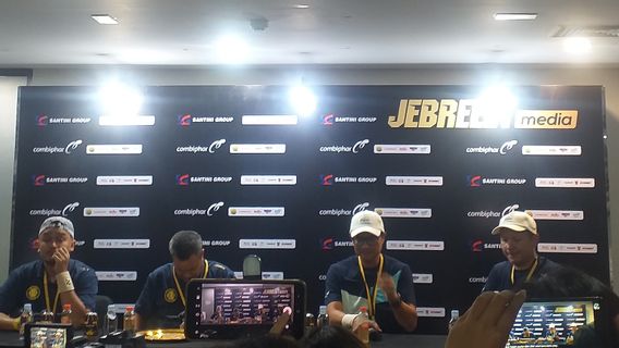 瓦伦蒂诺·杰布雷特/万迪·瓦南迪赢得网球慈善比赛,胜利颁发给有困难的运动员