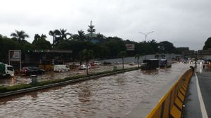 Tol JORR-S Banjir, Mobil Tidak Bisa Melintas dan Putar Balik