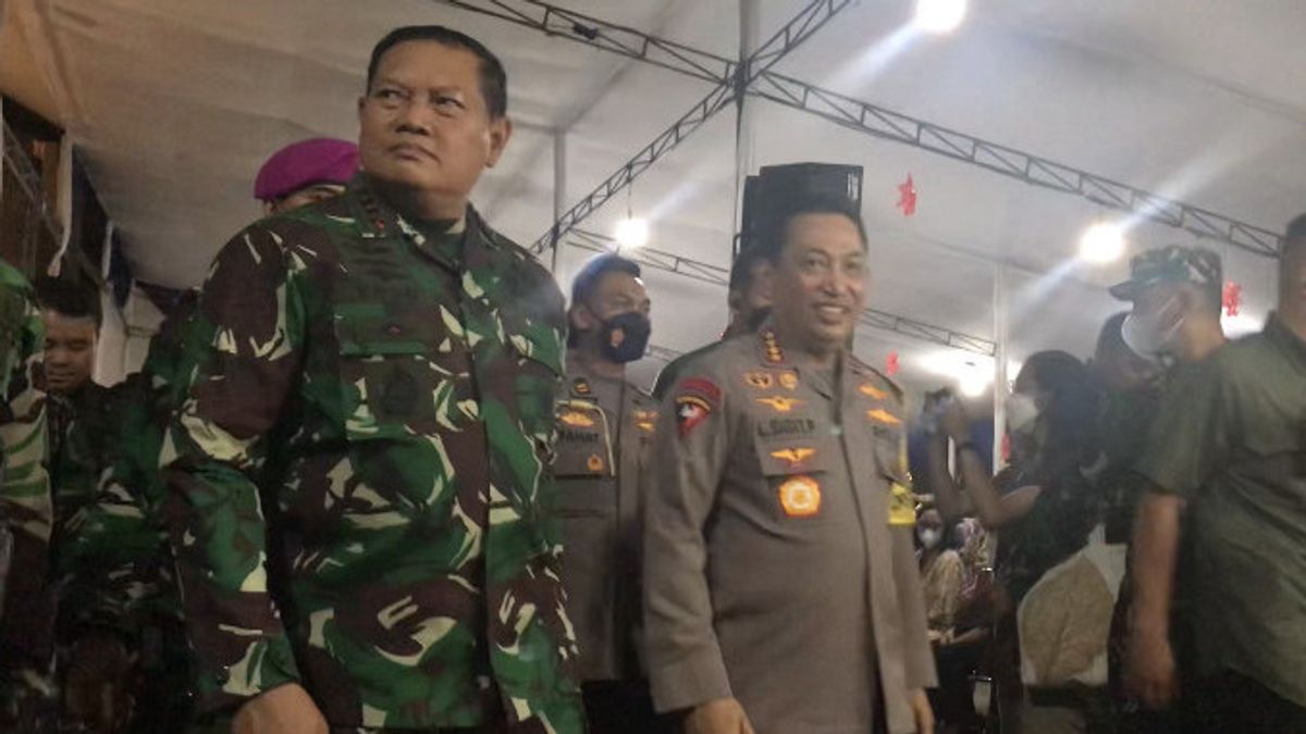 Arriving At The Cathedral Church, The National Police Chief And The TNI Commander Greeted You Merry Christmas