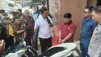 La police poursuit le cerveau de la circulation de 13 990 pilules d’ecstasy ciblent les Hajjats de musique remix à Palembang