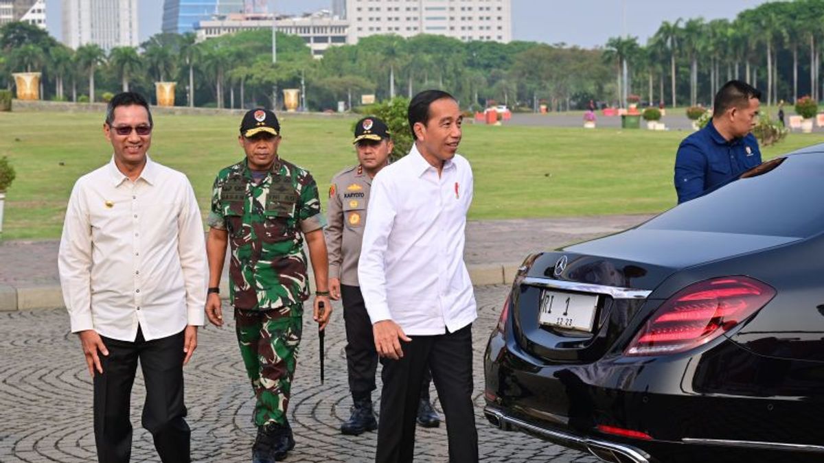 访问Purwakarta,Jokowi 启动192兆瓦太阳能发电厂