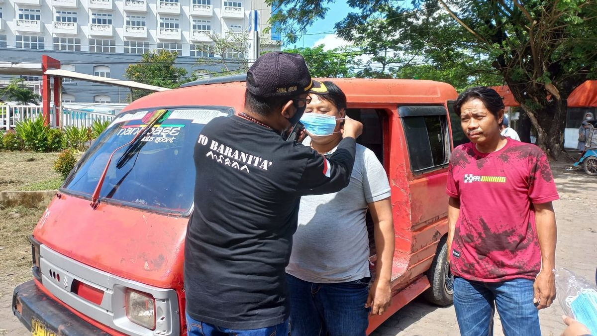 Monitoring Of KTR, Makassar City Non-Smoking Area Task Force Targets Pete-Pete Public Transportation