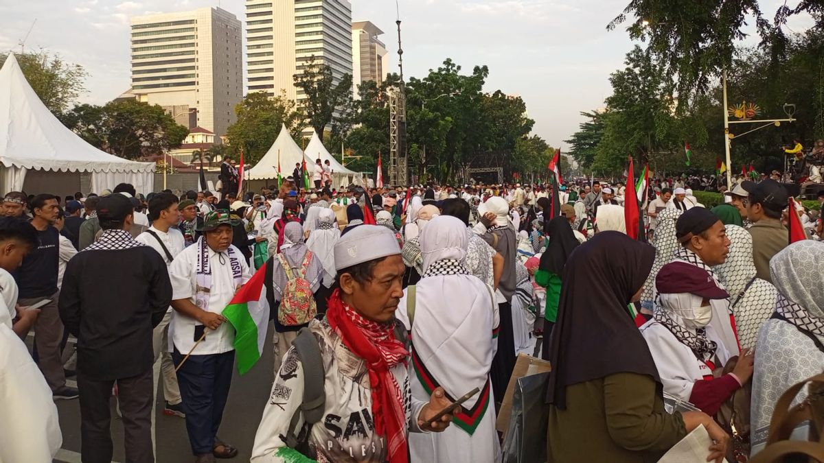 Central Jakarta Police Deploy 1,309 Joint Personnel To Guard The Palestinian Defense Action In Front Of The US Embassy