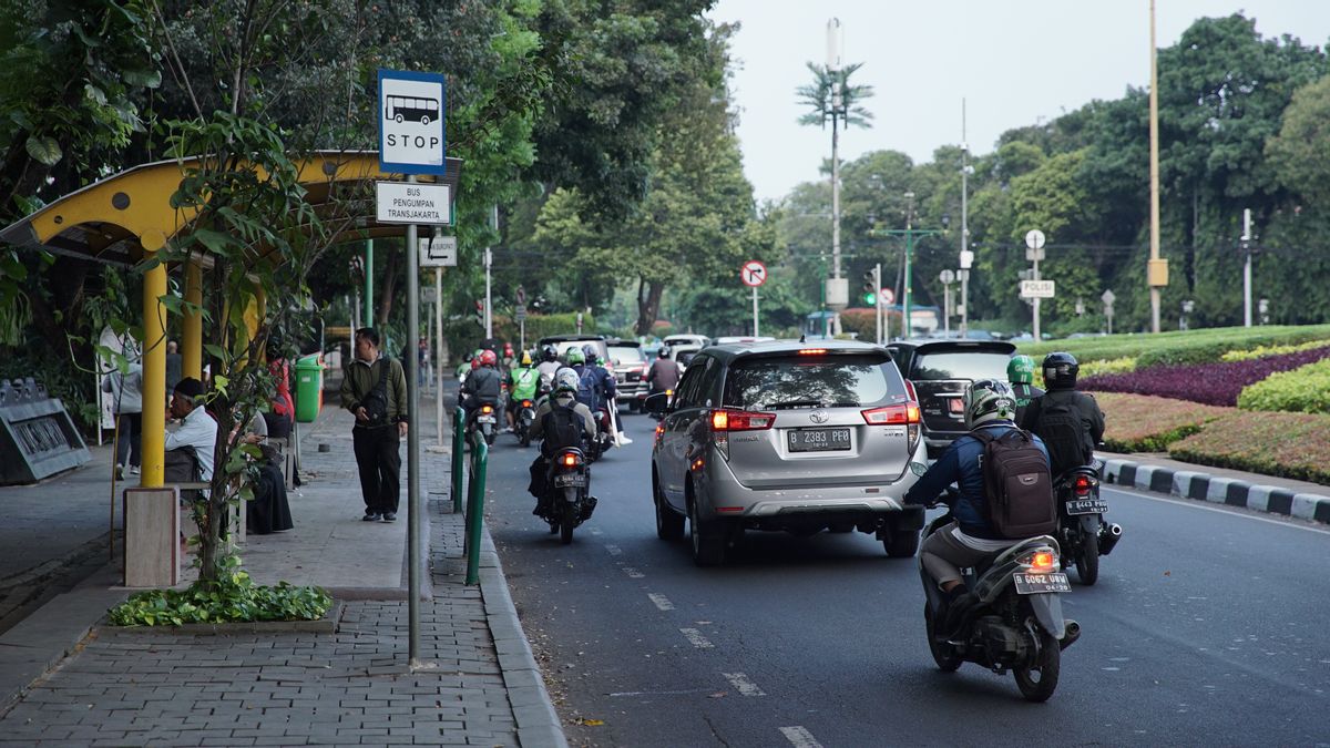 In The Near Future, Motorbikes And Cars May Not Cross The Bicycle Lane