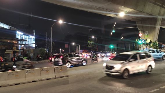 Bongkar Beton Pembatas U-Turn di Simpang Pasar Santa, Dishub DKI Rasakan Sendiri Dampak Kemacetannya