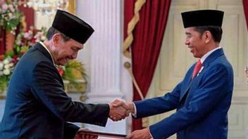 Jokowi Tingkatkan Kewaspadaan soal COVID-19 Varian Omicron, Luhut Gerak Cepat Larang WNA dari Afrika dan Hong Kong Masuk Indonesia