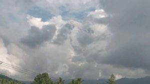 Gunung Dukono Halmahera Utara Erupsi Petang Ini