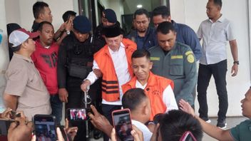 在起诉书中,前北马鲁古省省长使用了27个账户,以支付贿赂金 - 满足达到1000亿印尼盾