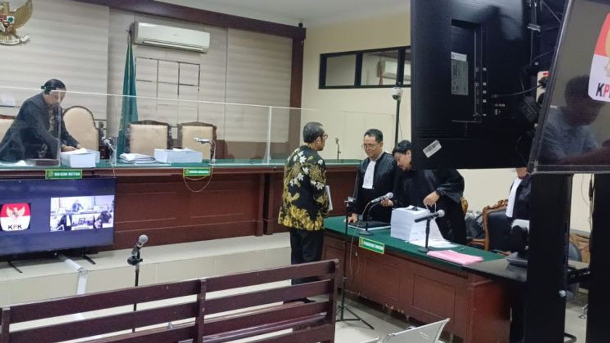 Eks Wakil Ketua DPRD Jatim Sahat Tua Simanjuntak Dituntut 12 Tahun Penjara