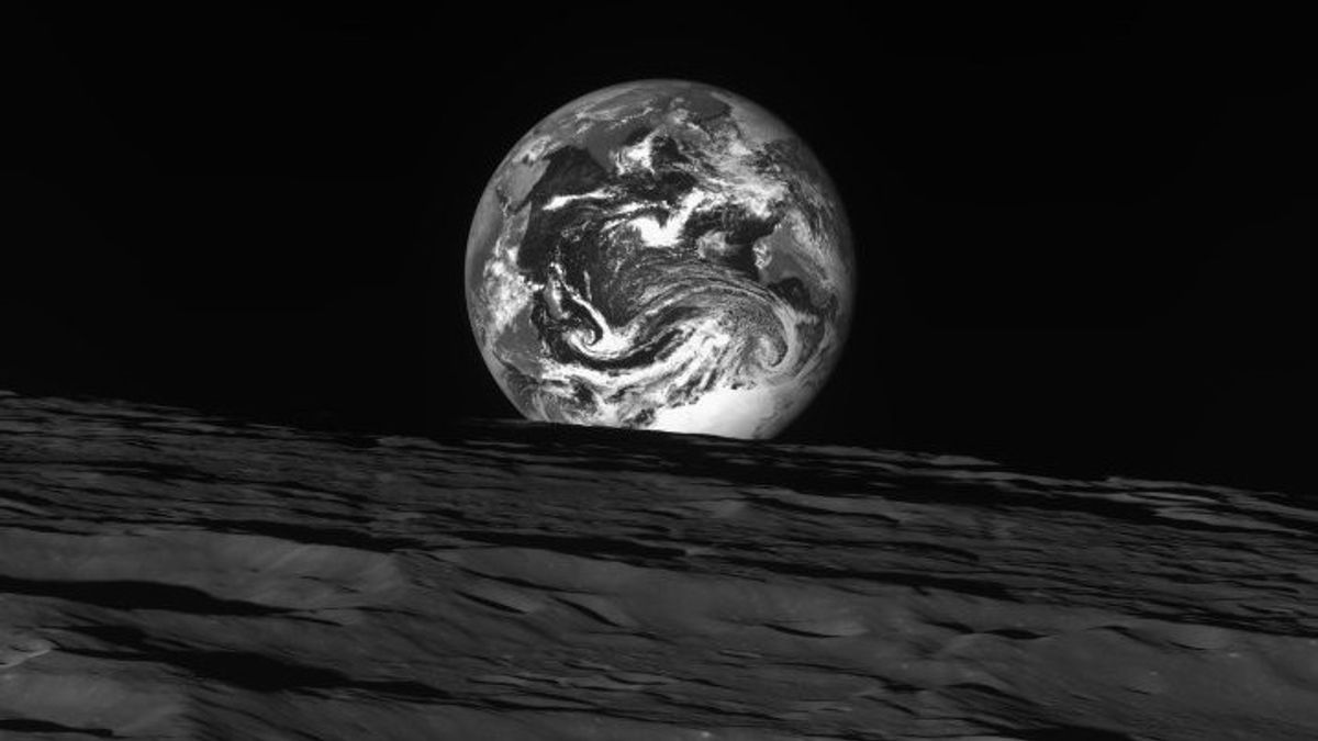 韩国轨道飞行器从月球上展示地球的美丽照片