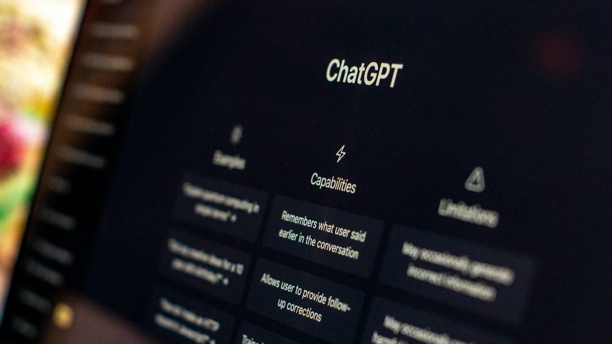 ChatGPT علامات انخفاض عدد المستخدمين والتنزيلات اليومية على الأجهزة المحمولة