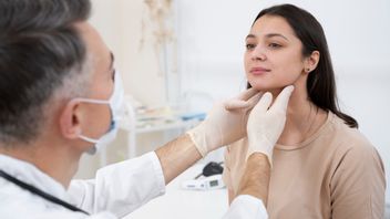 갑상선 질환이란 무엇인지 알아보기: 유형, 원인, 위험 요소 및 관련 증상