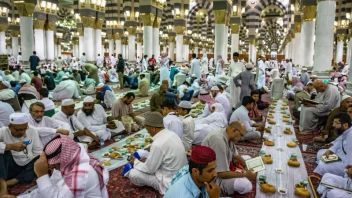 المسجد النبوي يوفر مليون تكجيل مجاني للإفطار ولكن يجب أن يتم تناول الطعام في 10 دقائق