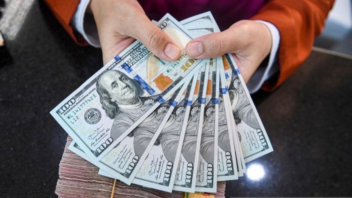 Rupiah Diprediksi Lanjut Melemah Imbas Ekspektasi Pemangkasan Suku Bunga AS di 2025