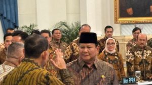 Prabowo-Gibran dan Menteri Kompak Berbatik Cokelat di Rapat Paripurna Setahun Pemerintahan