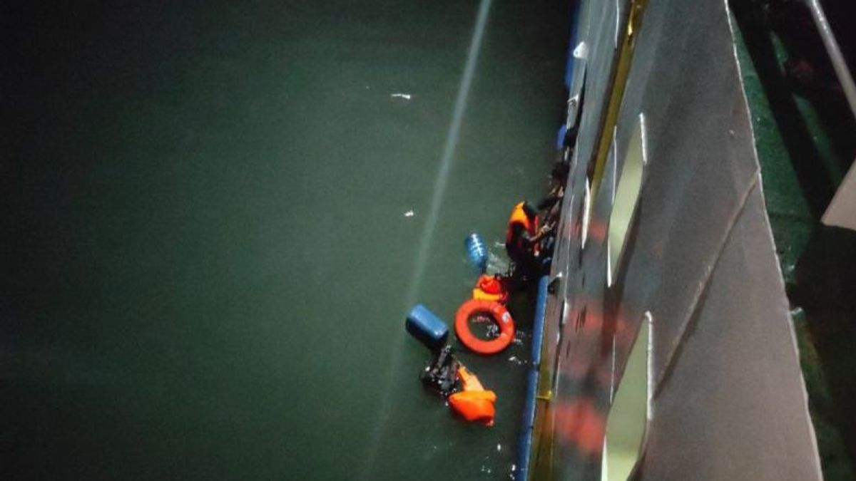 Ship Carrying Fuel Sinks In Timika, 2 Missing Crew Members Have Not Been Found