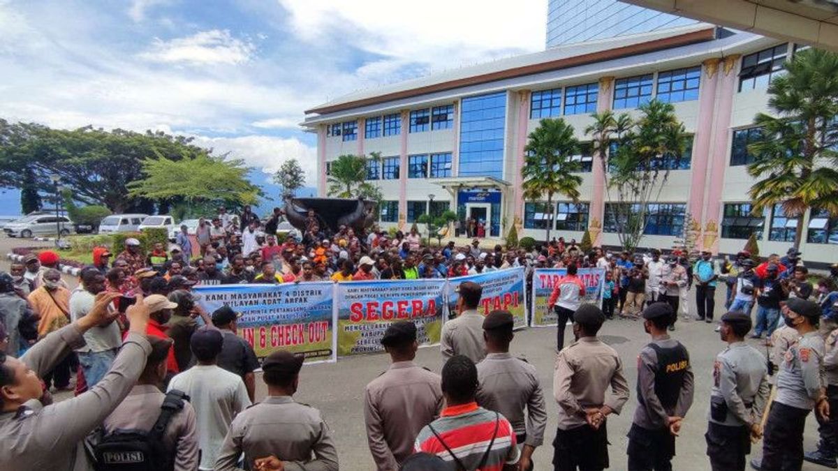 Masses Of Geruduk West Papua Governor's Office Badminton 4 Districts In Tambarauw Join Again To Manokwari