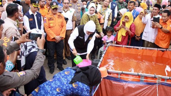 East Java Provincial Government Supply Clean Water In The Drought Area Of Kunjorowesi Mojokerto Village