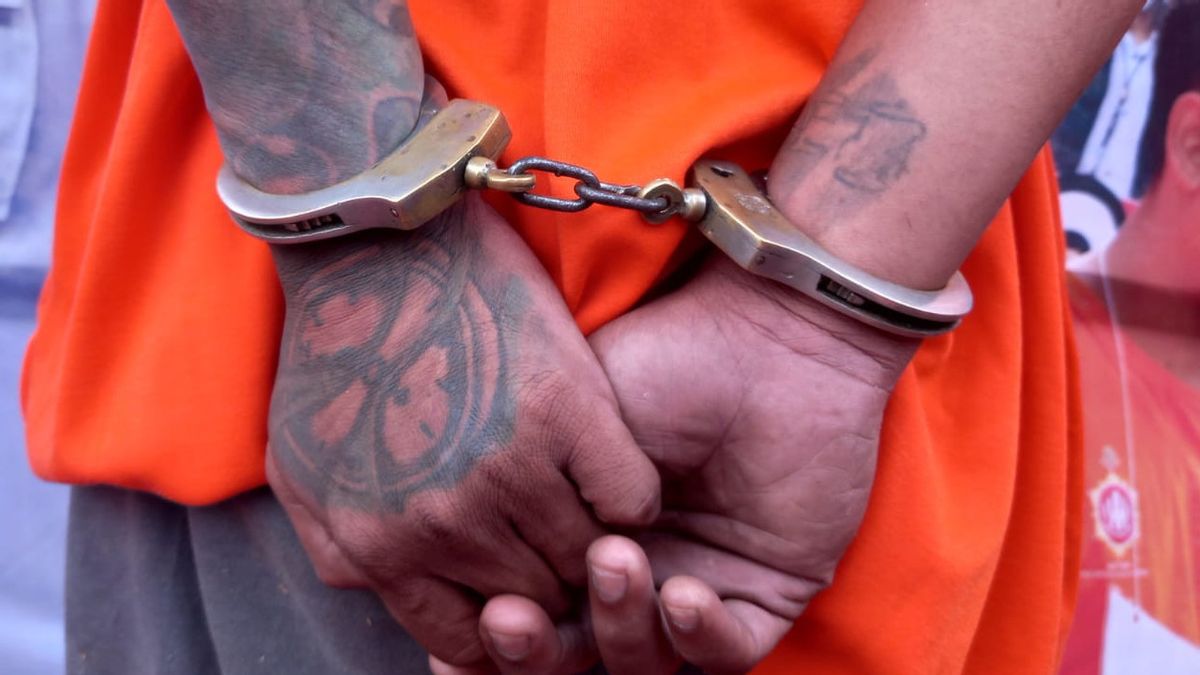 Pretending To Be A Fruit Maker, Recidivist Steals Motorcycle Head Of RT In Cikarang
