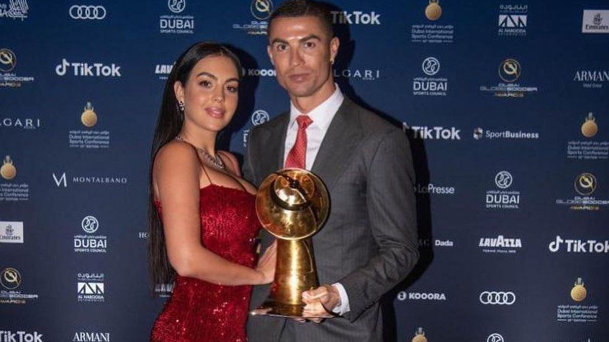 Dampingi Ronaldo Terima Penghargaan di Dubai, Georgina Rodriguez Tampil Seksi