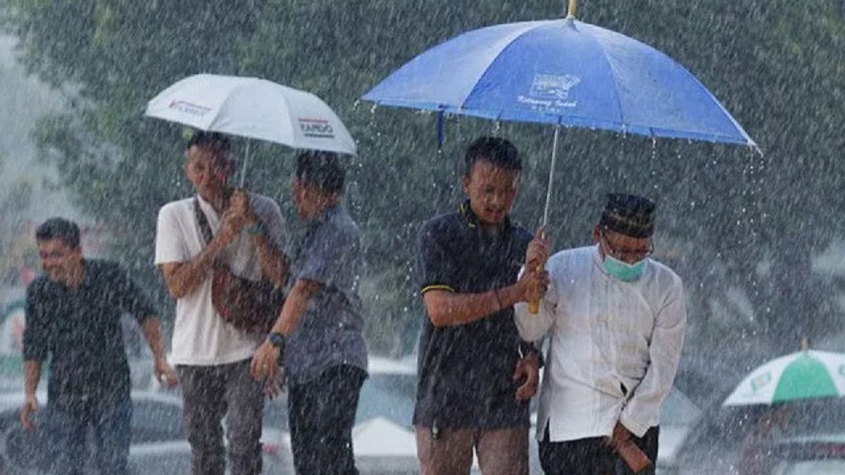 Cuaca Hari Ini: BMKG Prediksi Hujan Guyur Sejumlah Kota Besar di Indonesia