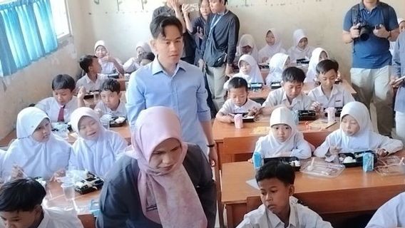 جبران اختبر تناول الطعام المغذي المجاني في SDN Sentul Bogor