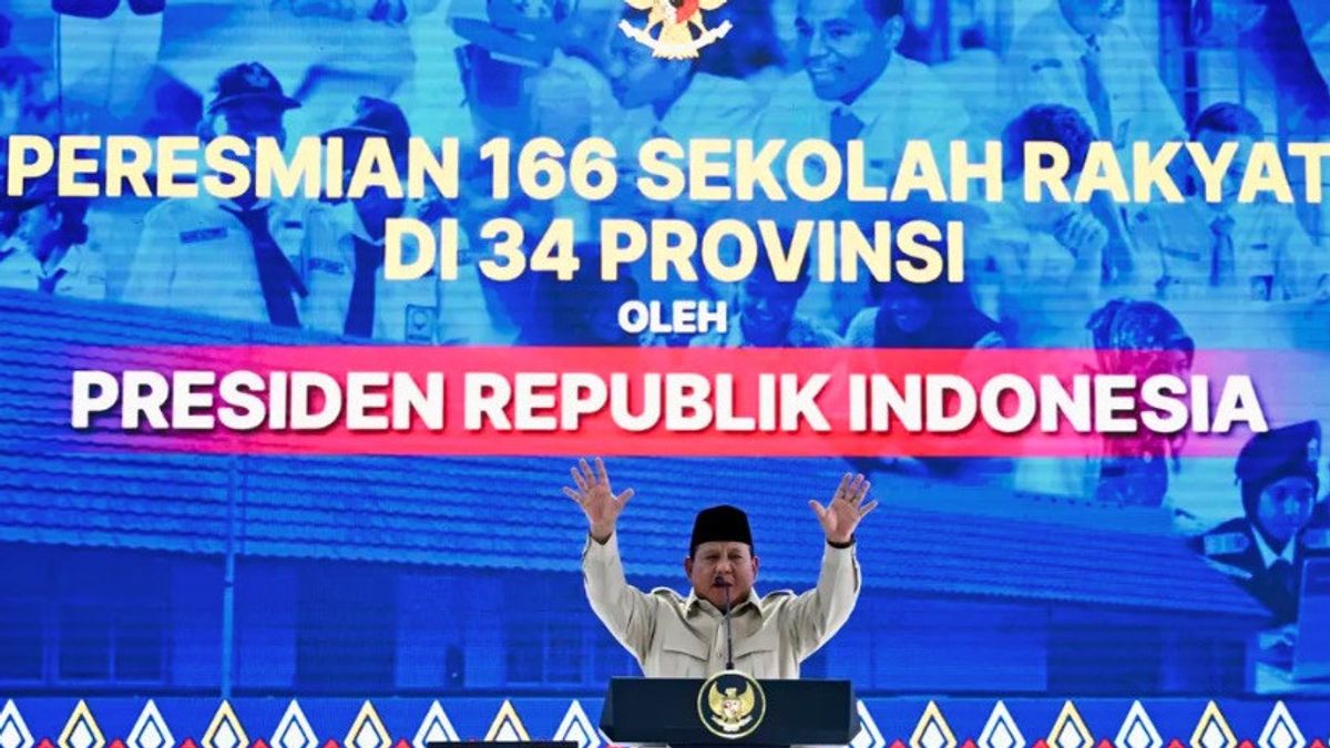 インドネシアの極端な貧困を撲滅する人民学校はどのように機能しますか?