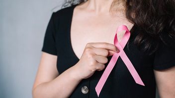 rénit : Le mois d'octobre mondial de sensibilisation au cancer du sein, c'est très important d'avoir une attention particulière