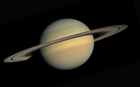 Jangan Lewatkan Fenomena Tripel Konjungsi Bulan, Jupiter dan Saturnus, Malam Ini!