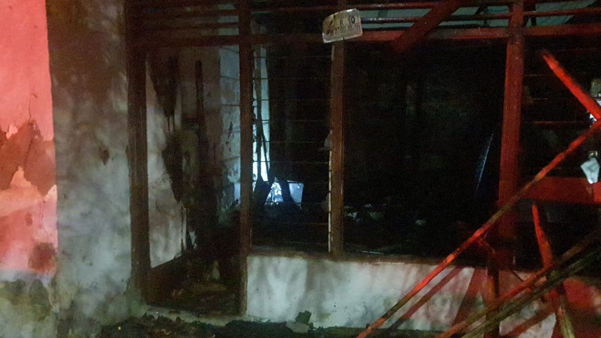 Due To An Electric Short Circuit, A Resident's House In The Hangus Kodim Complex Caught Fire