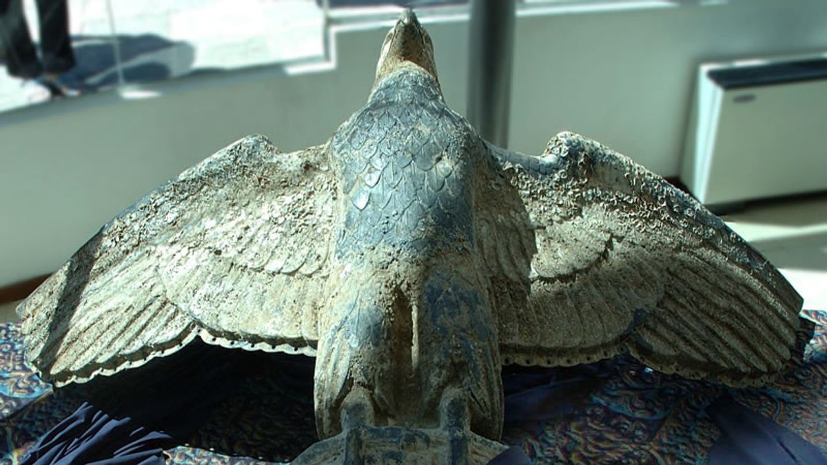 Nazi Eagle From The Bangkai Of The German Warship Graph Spee Which Sank When PD II Was About To Be Turned Into A Peace Merpati